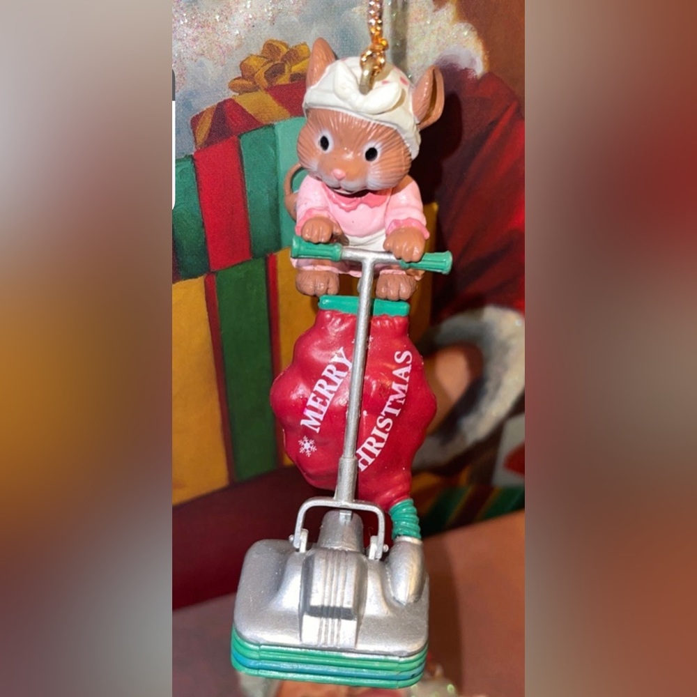 1992 Luster Mouse Christmas Ornament